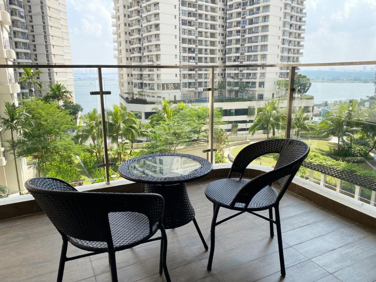 Апартаменти Scenic Country Garden Danga Bay By Lions Bay Джохор-Бару Номер фото