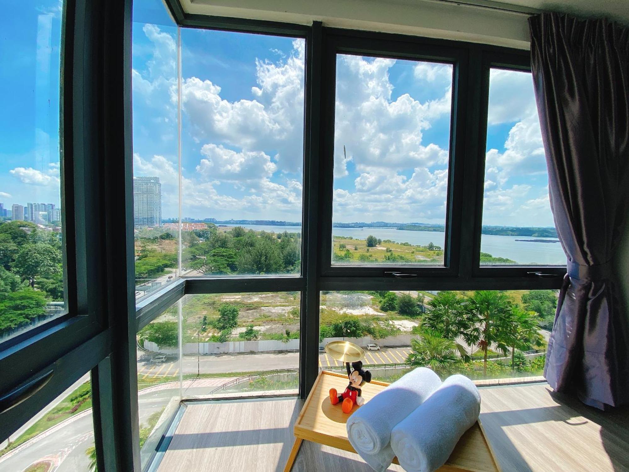 Апартаменти Scenic Country Garden Danga Bay By Lions Bay Джохор-Бару Номер фото