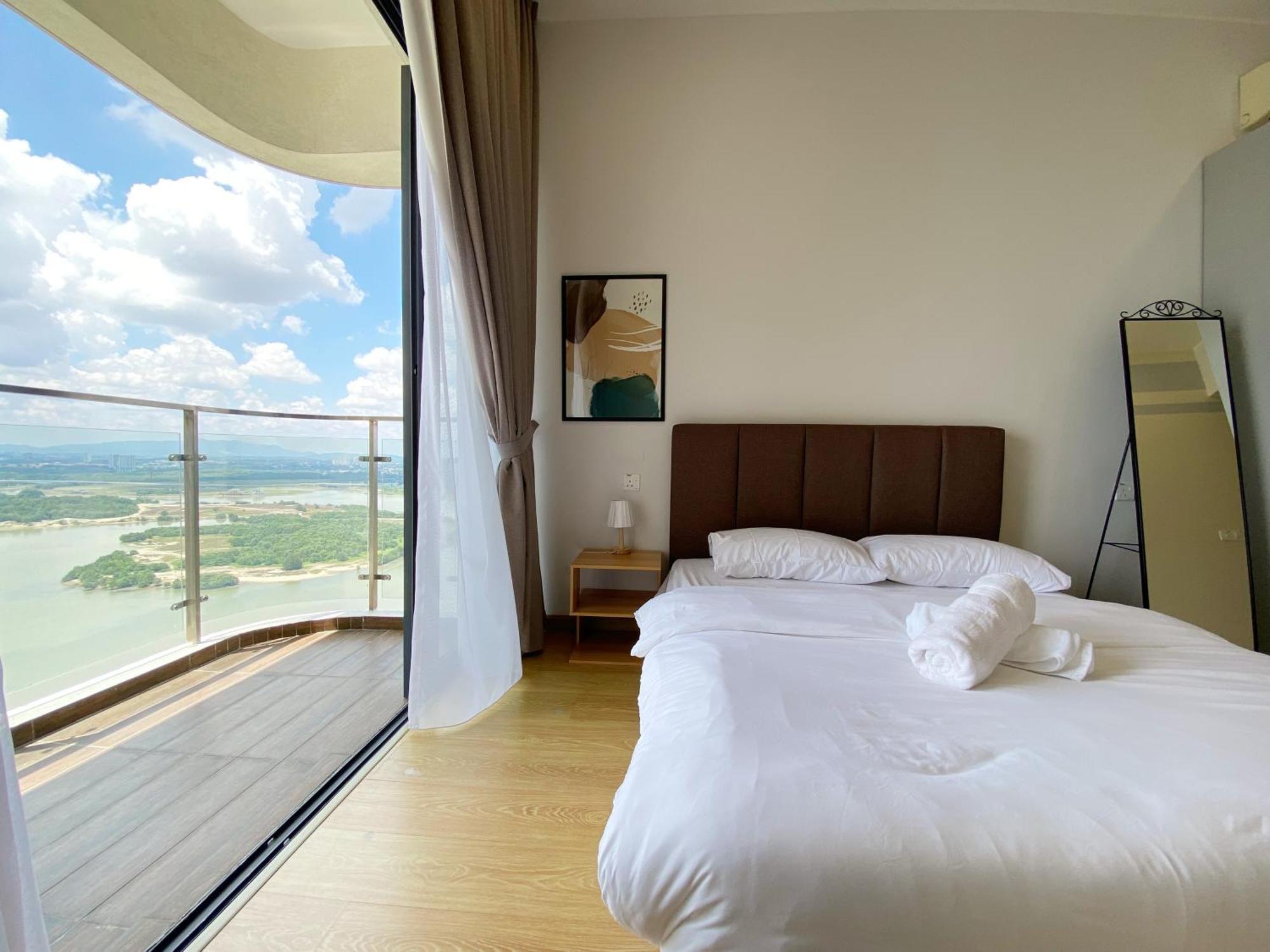 Апартаменти Scenic Country Garden Danga Bay By Lions Bay Джохор-Бару Номер фото